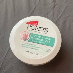 Pond’s light moisturizer lot of 3